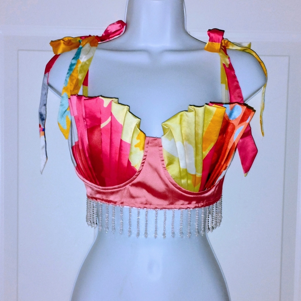 SHEIN Multicolor Abstract Rhinestone Pleated Crop Top - Picture 2 of 6